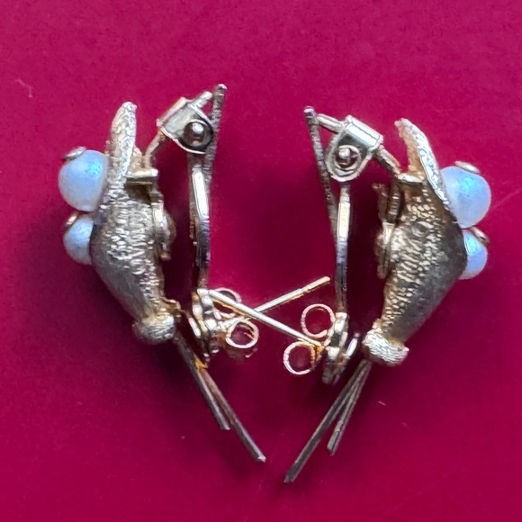 Stunning Vintage Lily of The Valley Clip on Earrings Gold & White - Picture 6 of 6